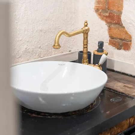 Garden Next To Telliskivi & Old Town * تالين