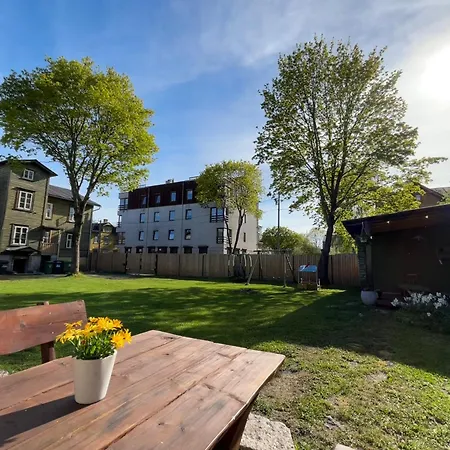 Garden Next To Telliskivi & Old Town Апартаменты *